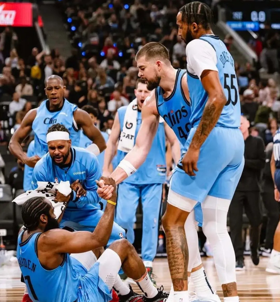 竞博体育平台 -包含NBA季后赛今晚再迎强敌；波尔图再遭质疑；主帅态度：话题不断；训练强度明显提升的词条