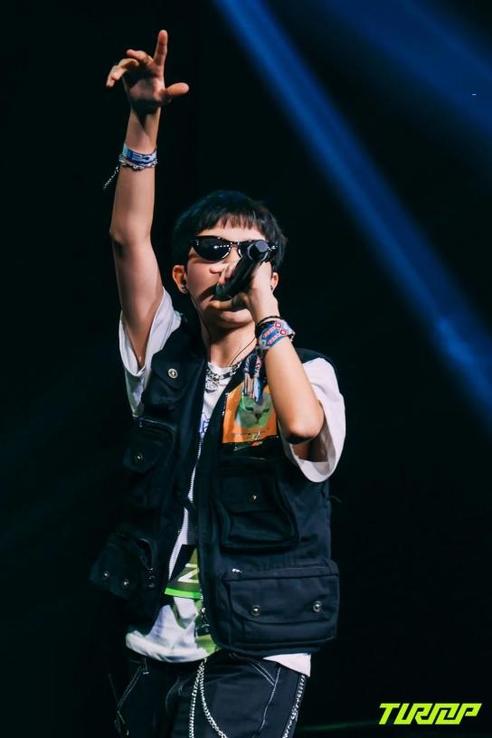  布莱顿训练开放日，集结日单刀错失引欢呼，社区盾在即，年轻球员得到机会