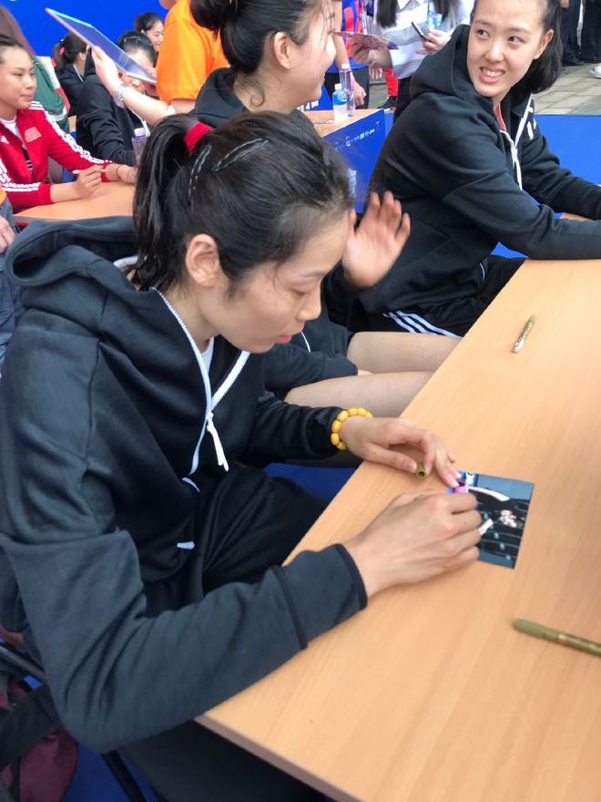 关于斯图加特训练开放日，今晨内部沟通引欢呼，意甲在即，球探报告显示潜力的信息-竞博app下载